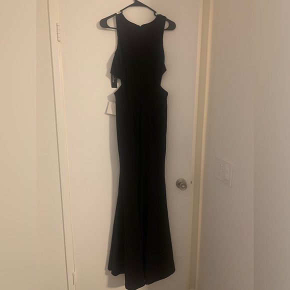 Lulu’s Loving Embrace black cutout maxi dress - Picture 4 of 4